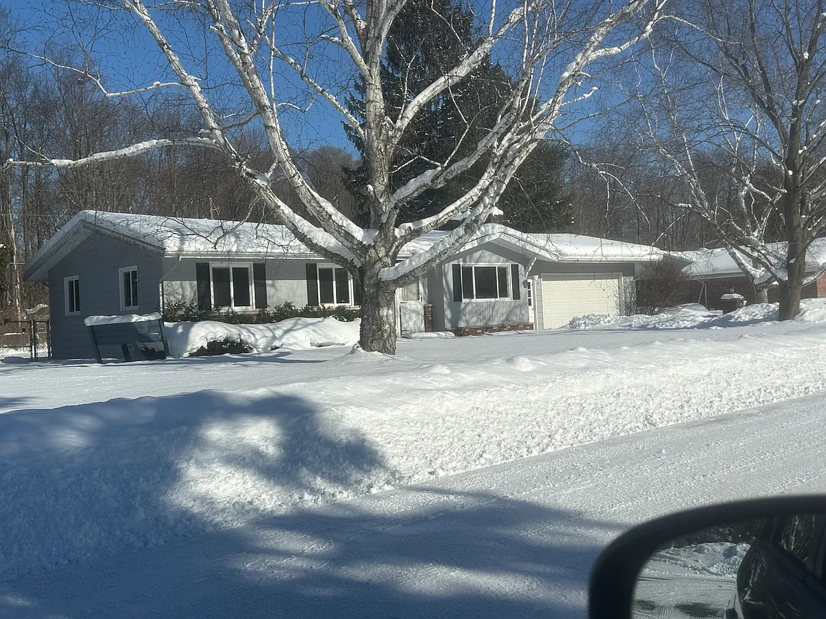 Building Photo - 606 Lynn Dr