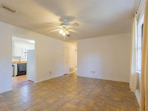 4th image of 5533 Woodcrest Dr