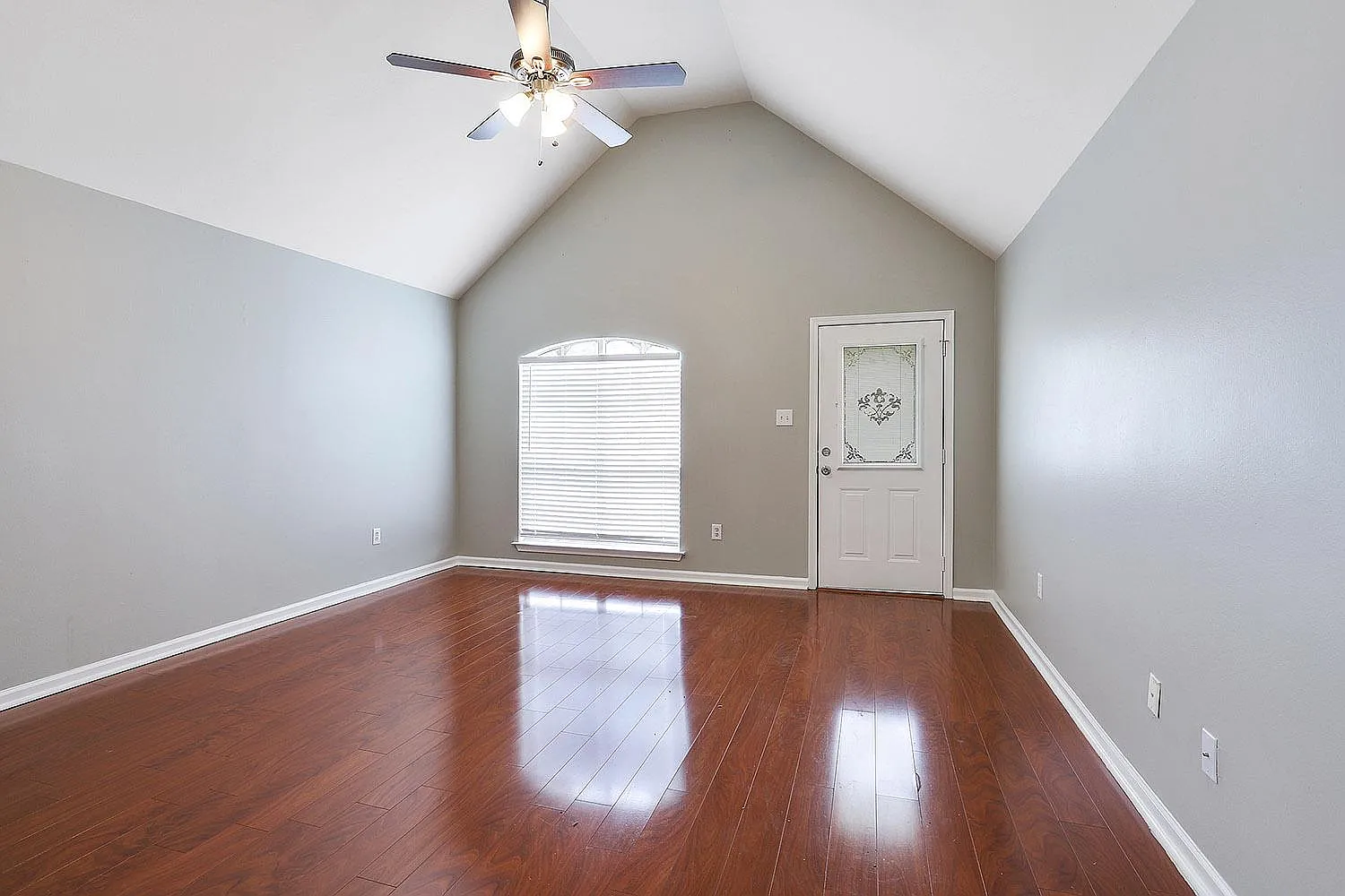 3 bed, 1300 sqft, $1,450 — Photo 4