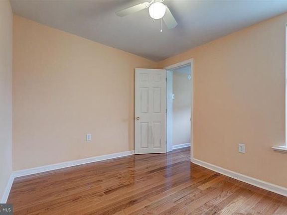 3rd image of 2918-20 Salmon St