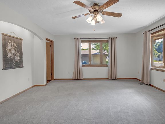4th image of 2800 Goldenrod Rd
