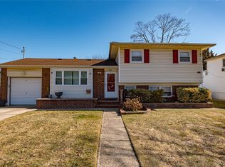 389 Beebe Court, North Babylon, NY 11703