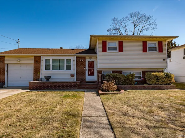 389 Beebe Court, North Babylon, NY 11703