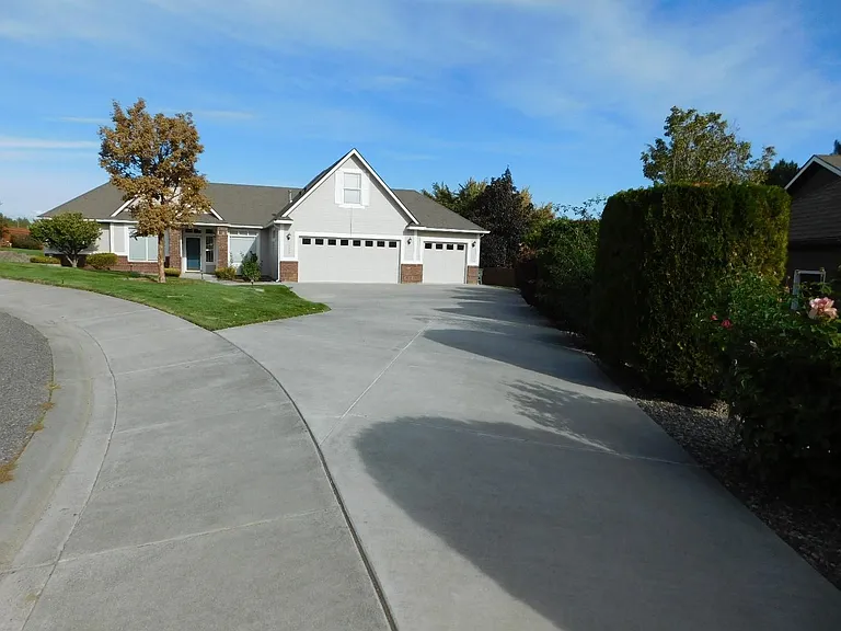 2758 Rue Ct — Photo 33