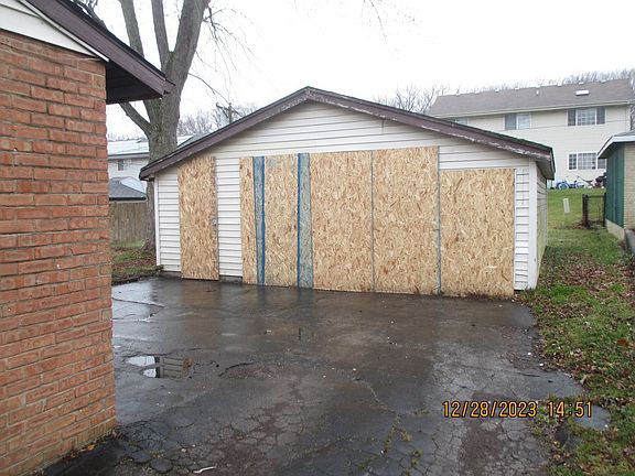 3rd image of 728 Blackhawk Dr