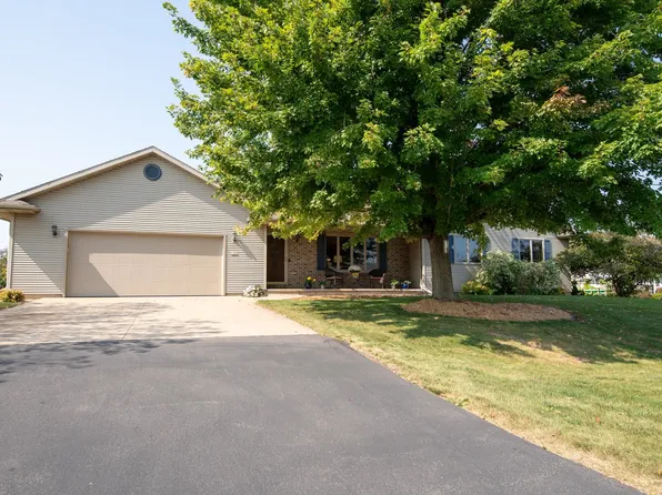1205 Willow Springs Rd, Oshkosh, WI 54904
