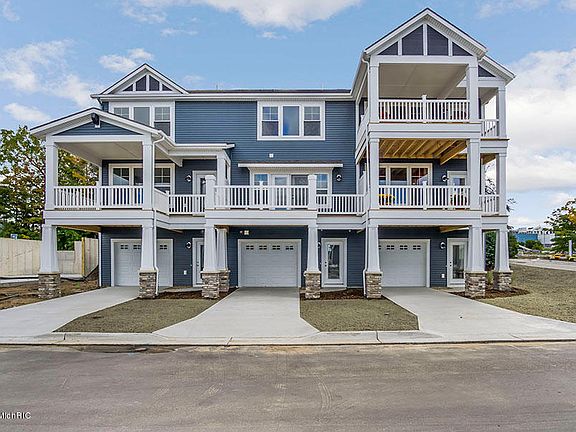5th image of 940 S Lake St #1