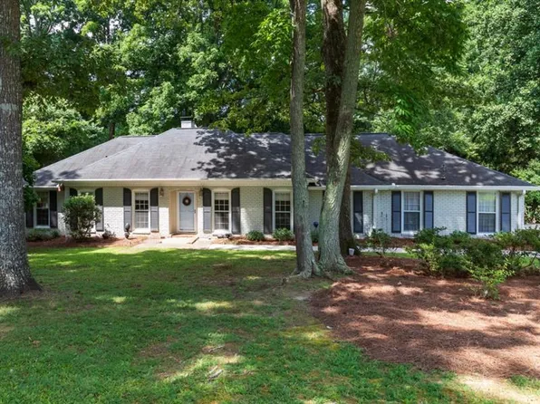 2087 Crescent Dr, Snellville, GA 30078