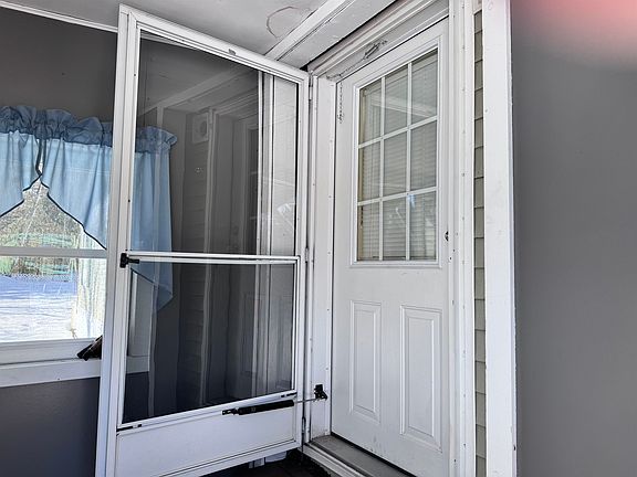 2nd image of 27 Fairway Avenue