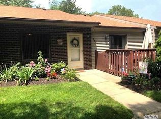 862 Skyline Dr, Coram, NY 11727