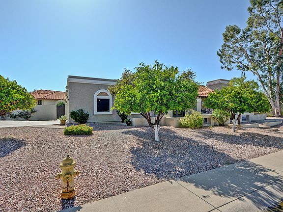 3rd image of 1001 E Braeburn Dr