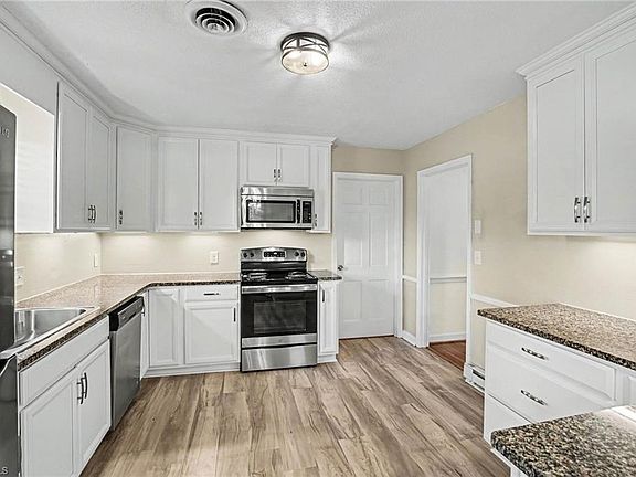 5th image of 671 Dover Dr