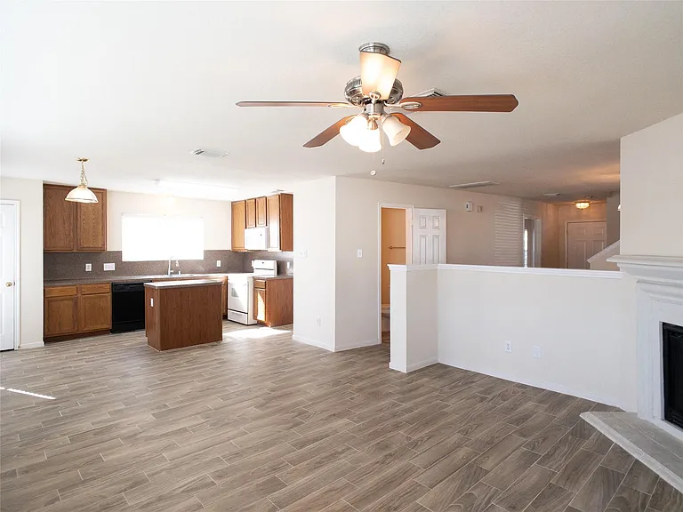 21843 Grassy Hill Ln — Photo 11