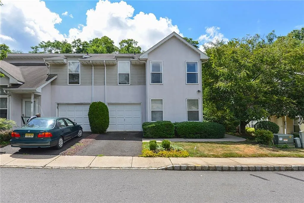 4 Parkside Dr photo 1