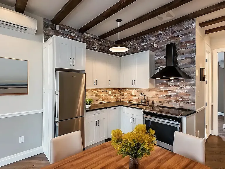 77 Graham Ave #2L — Photo 3
