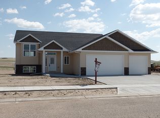 807 Keidel Trail, Mandan, ND 58554