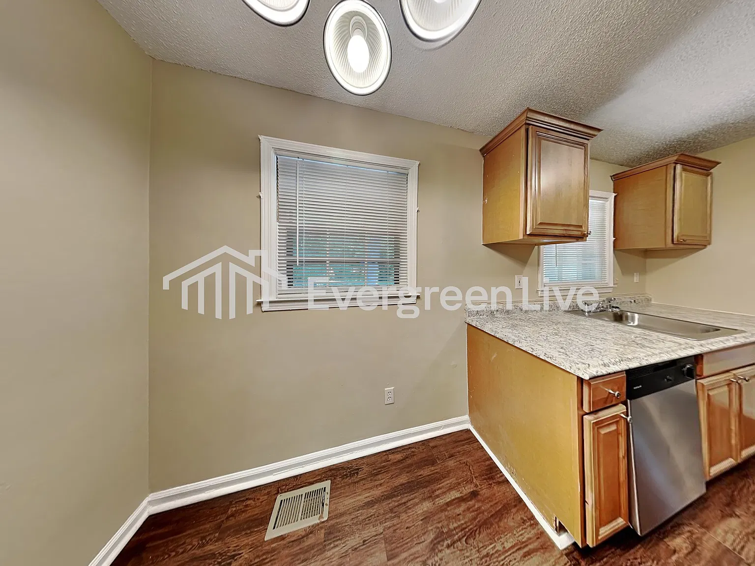 3 bed, 2.0 bath, 1470 sqft, $1,645 — Photo 3