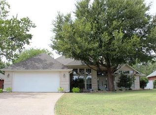 1005 Wheeler Creek Dr, Gainesville, TX 76240