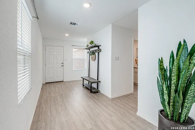 4 bed, 2.0 bath, 1627 sqft, $1,695 — Photo 4