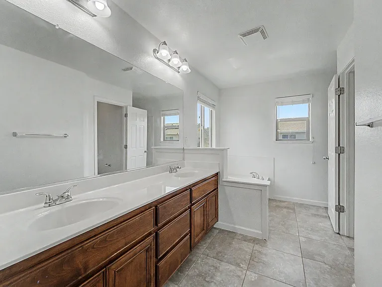 5590 Cobbler Ln — Photo 26