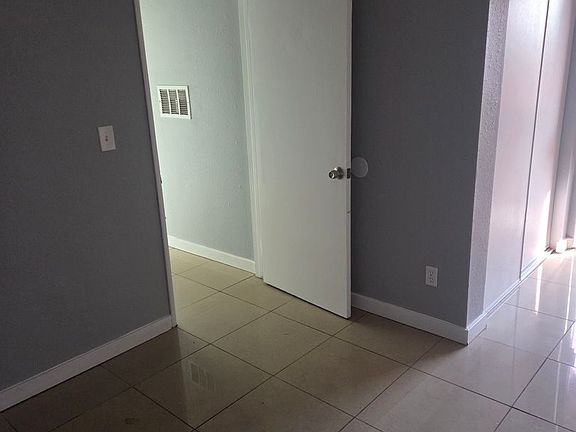5th image of 680 S Burlington Ave #314