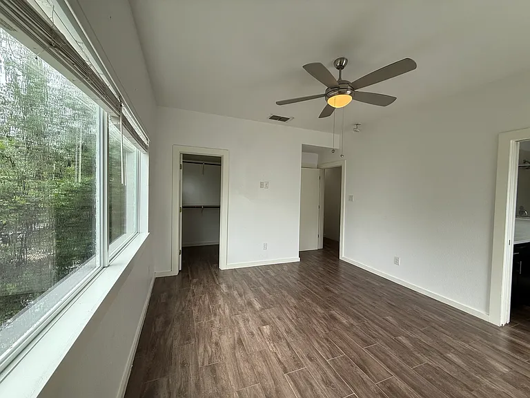 913 Ogden St — Photo 16