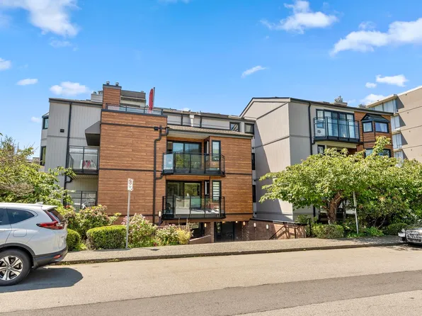 1340 Duchess Ave #403, West Vancouver, BC V7T 1H6