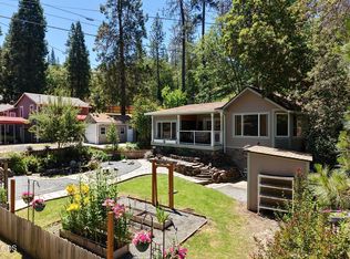 12 Pine St, Shady Cove, OR 97539