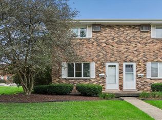 110 Town Crest Dr APT A, New Lenox, IL 60451