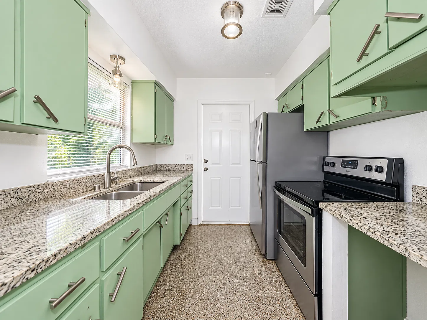2 bed, 763 sqft, $2,175 — Photo 1