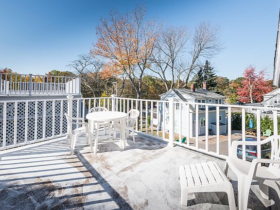 Great 2nd floor deck