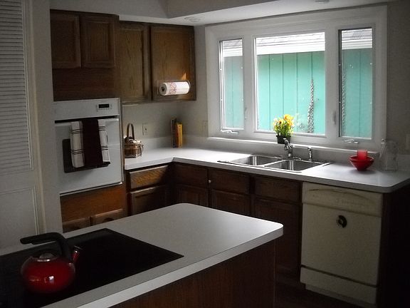 4th image of 13 Garden Dr #0