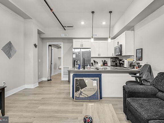 2nd image of 3965 Lancaster Ave #104