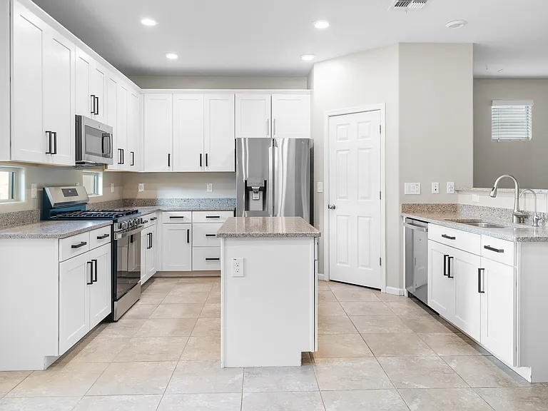 932 W Capulin Trl — Photo 11