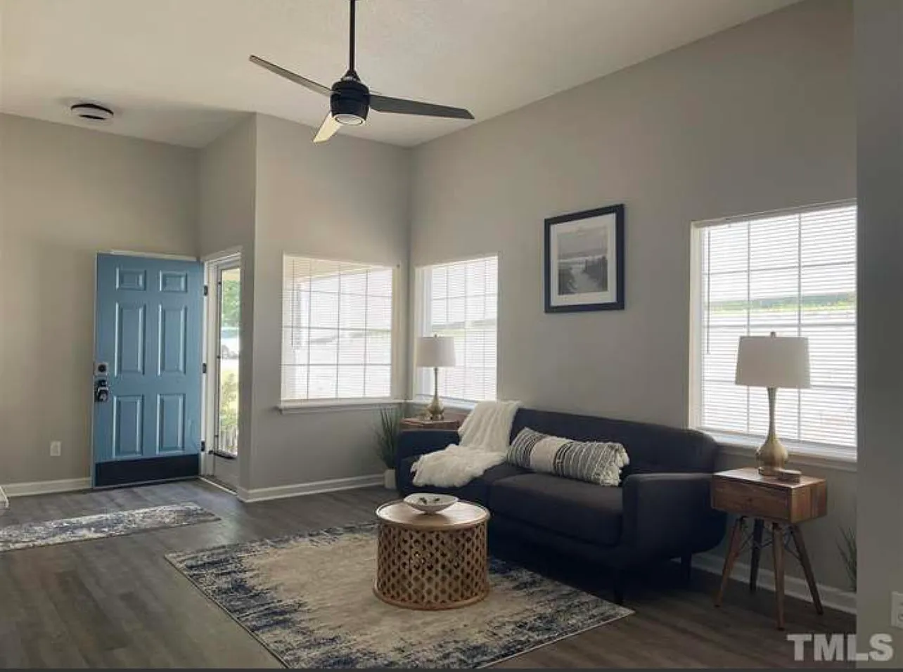 2 bed, 923 sqft, $1,595 — Photo 4