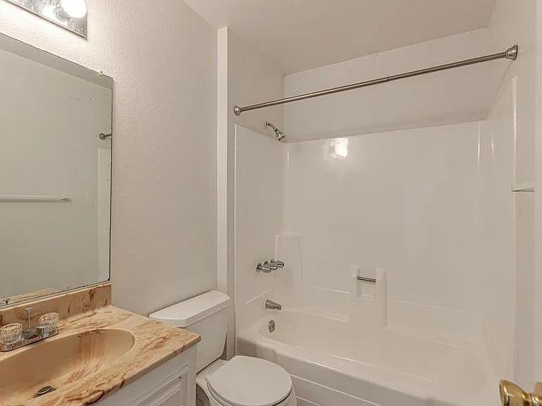 232 E Lancaster Blvd — Photo 10