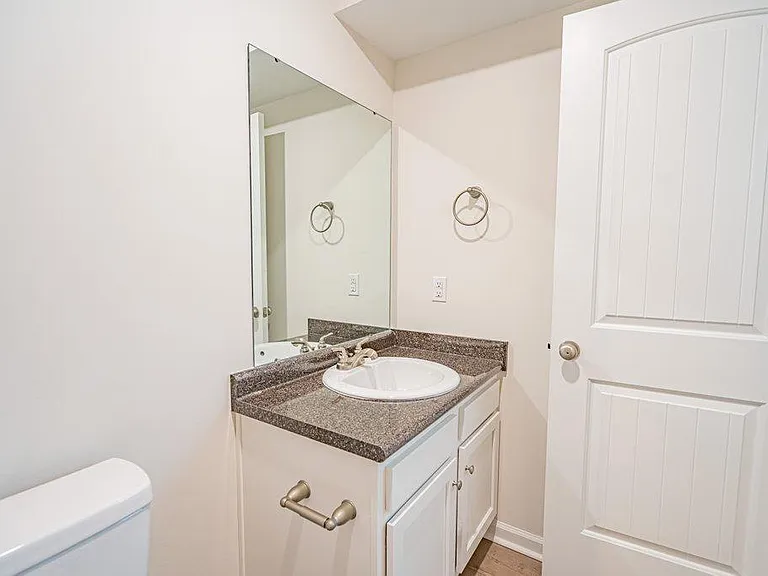 402 E 3rd St #B — Photo 17