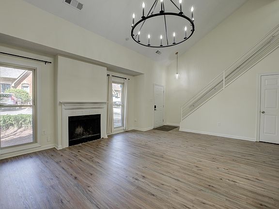 4th image of 1058 Park Court Dr