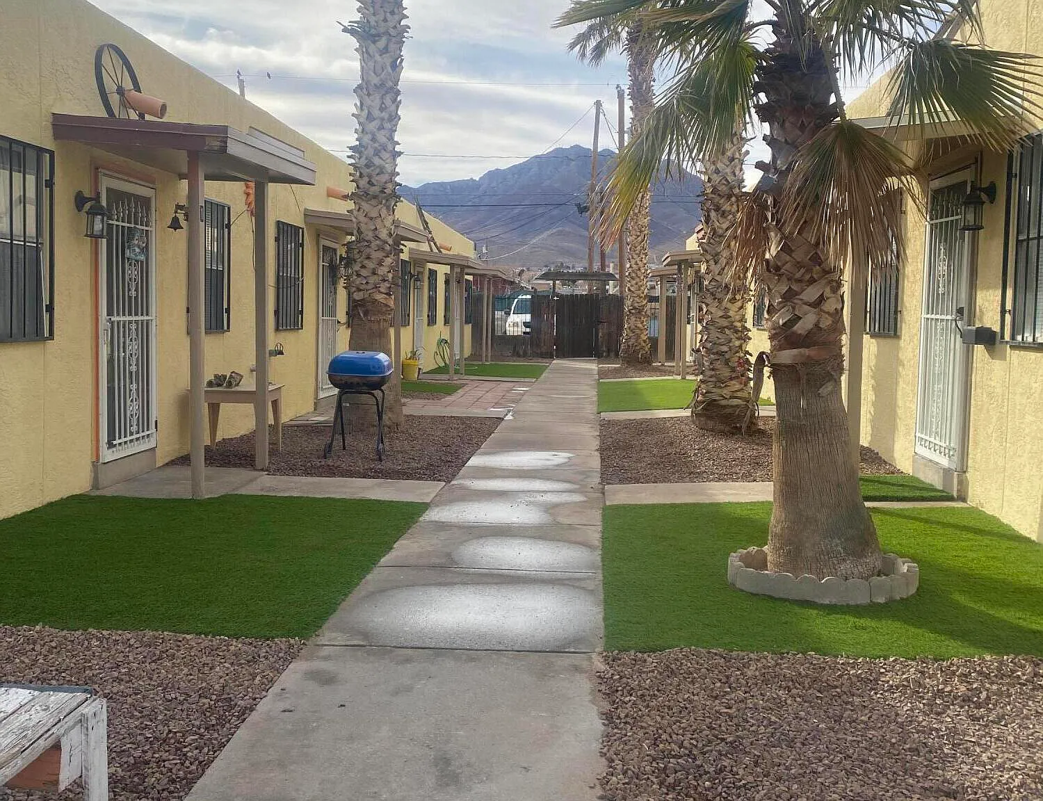 2 bed, 700 sqft, $850 — Photo 2
