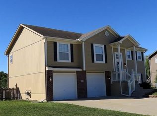 625 SW Tisha Ln, Grain Valley, MO 64029