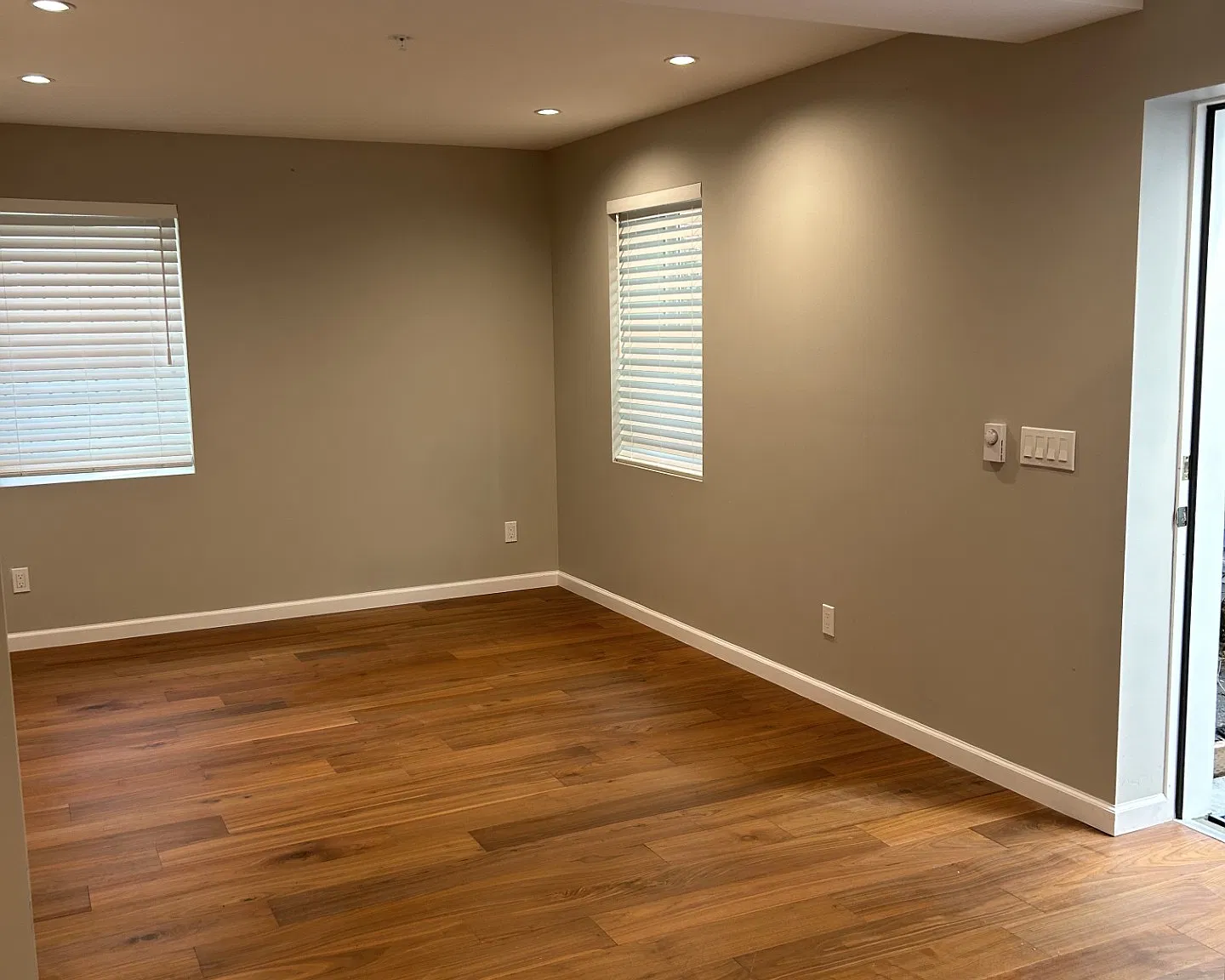 3 bed, 952 sqft, $3,295 — Photo 3