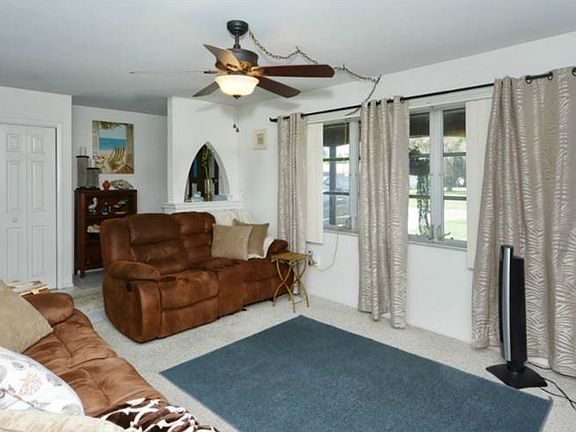 4th image of 5935 Murdock Ave