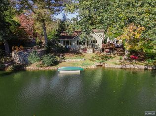 9 Buena Vista Way W, Bloomingdale, NJ 07403