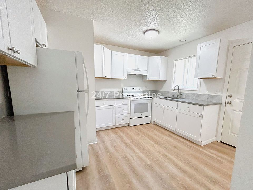 1st image of 10621 SE Stark St #10621