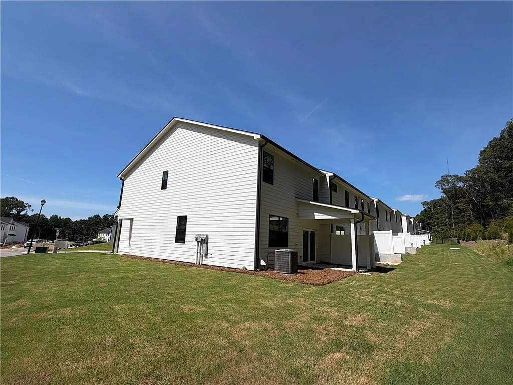 3 bed, 2.5 bath, 1850 sqft, $2,250 — Photo 3
