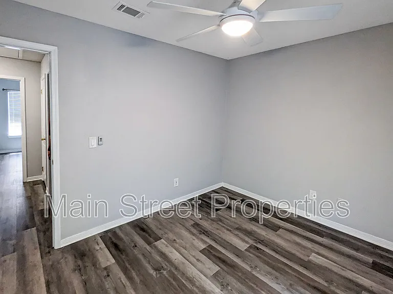 1313 Foxborough Dr — Photo 10