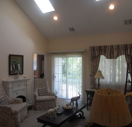 LivingRoomw/skylites & Balcony