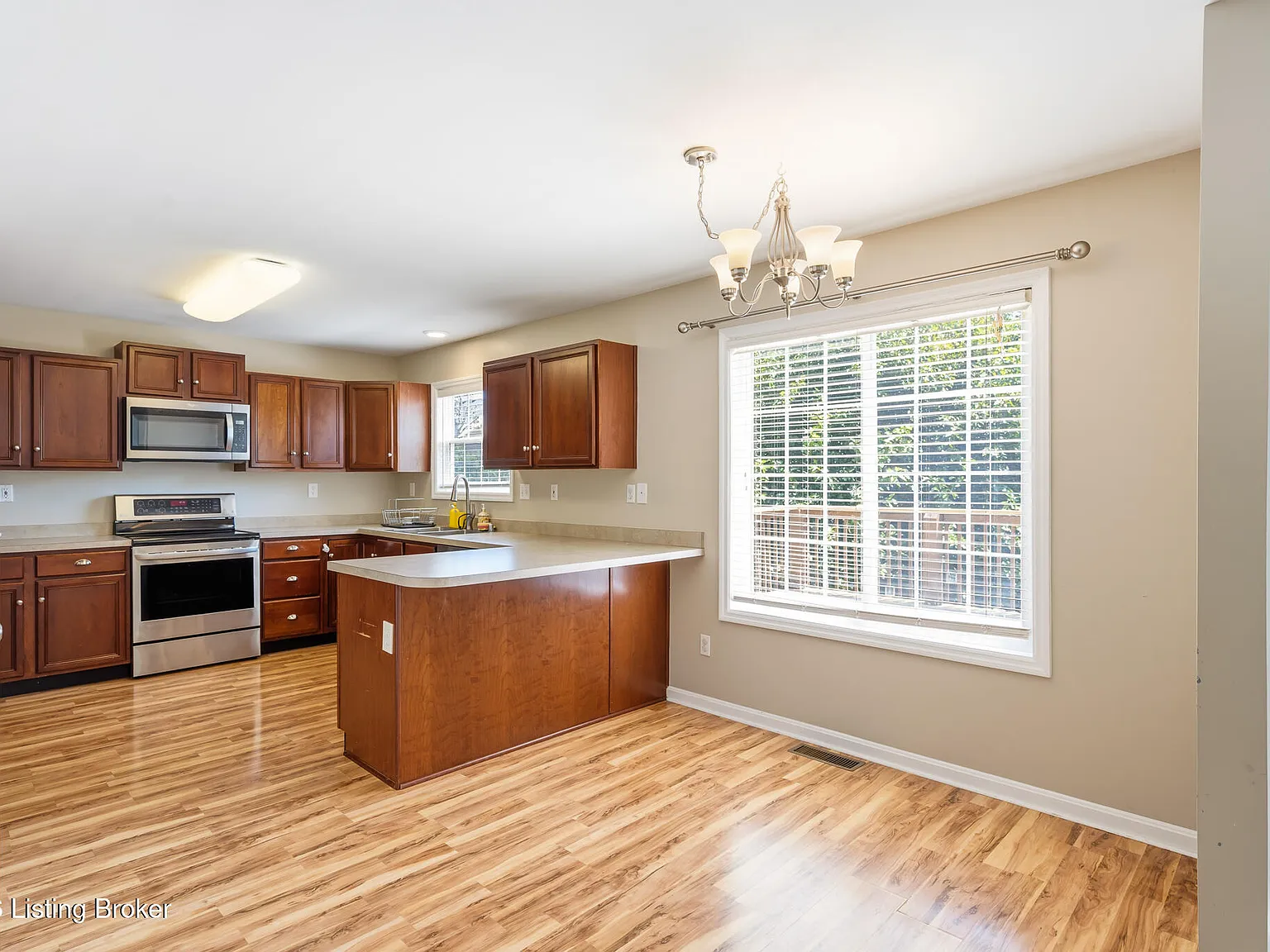5 bed, 4.0 bath, 2920 sqft, $3,500 — Photo 4