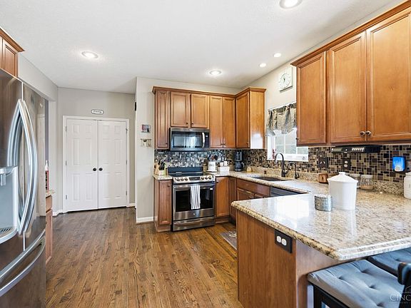 5th image of 225 George Lewis Ct