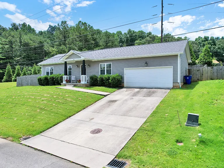 194 Neely Cir NE — Photo 2